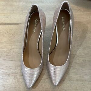 Calvin Klein Women's Metallic light Blush Pumps NWOT